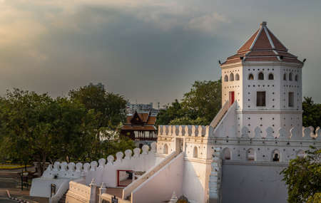 The ancient fortress Phra Sumen Fort (Pom Phra Sumen) in the evening. Selective focus.のeditorial素材