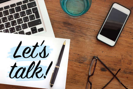 let's talk, note on the paper in notepadの写真素材