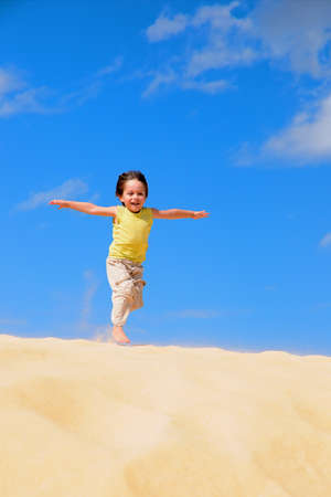 Boy runs in the desertの写真素材