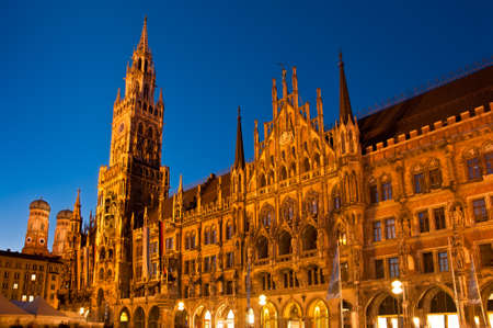 Munich Town Hall (Neue Rathaus) on Marienplatz at nightのeditorial素材
