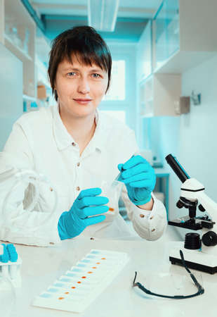Histopathologist or microscopist works with tissue samplesの写真素材