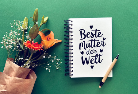 Best Mother in the World, or Beste Mutter der Welt Lettering Design Notebook with Flowers on Green Backgroundの写真素材