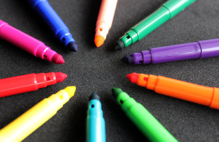 Round Pattern Of Colored Felt Pens Without Covers Angle View Closeup Stock Photoの写真素材