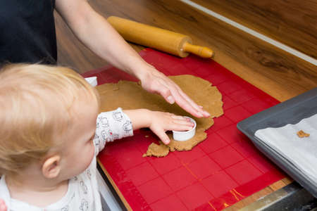 Child learning how to make cookies at home.の写真素材