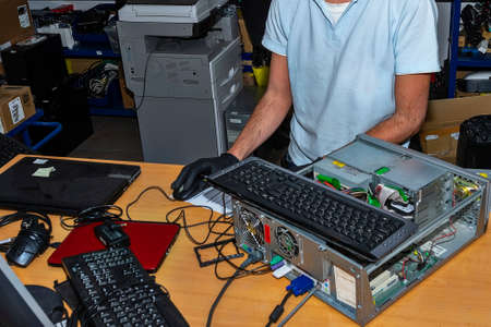 Computer technician working in workshopの写真素材