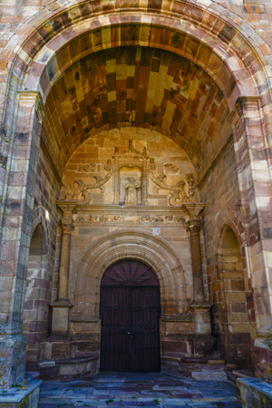 Close-up of San Pelayo Church entrance with decorative carvings and massive archの写真素材