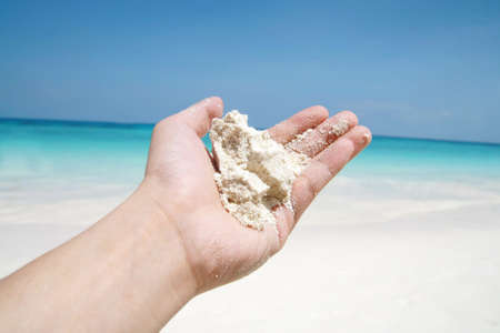 hand hold beach sandの写真素材