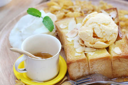 ice cream on honey toast breadの写真素材