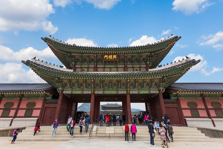 SEOUL, KOREA - APRIL 12, 2015: The gate of Gyeongbokgung Palace in Seoul, South Koreaのeditorial素材