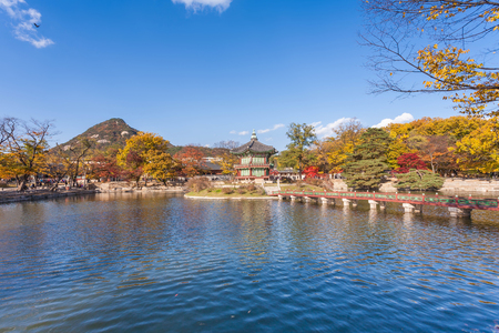 Gyeongbokgung palace in autumn, Seoul, South korea.のeditorial素材
