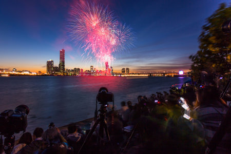 Fireworks along the Han River in International Fireworks Festival at Yeouido, Seoul, South Korea.の写真素材