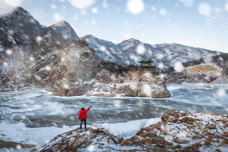Winter and mountains and frozen rivers On a snowy day  in winter, South Korea.の写真素材