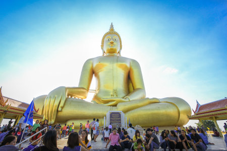 Ang Thong Thailand , January 2 , 2016 : Many Buddhists worship big gold Buddha statue at Wat Muang, Ang Thong Thailandのeditorial素材