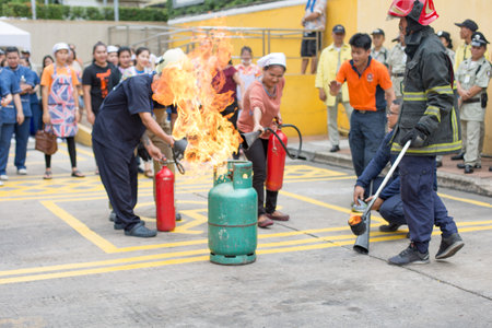 Bangkok Thailand , November 14 , 2019 :  Firefighters are educating the public about extinguishing the fireのeditorial素材