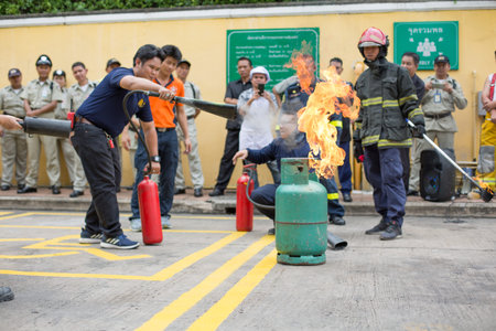 Bangkok Thailand , November 14 , 2019 :  Firefighters are educating the public about extinguishing the fireのeditorial素材