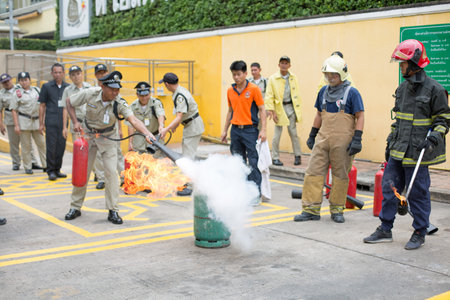 Bangkok Thailand , November 14 , 2019 :  Firefighters are educating the public about extinguishing the fireのeditorial素材