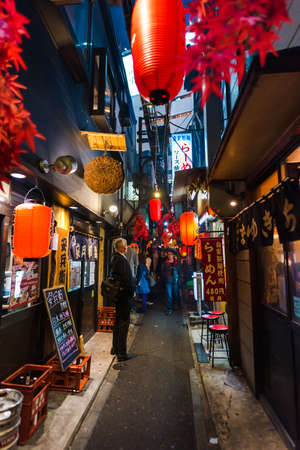 Tokyo, Japan - November 4 , 2017 : Famous steet Piss Alley delicious street food in Tokyo Japan at Omoide Yokocho, Shinjukuのeditorial素材