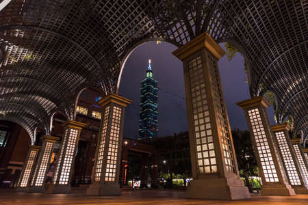 Taipei,Taiwan - November 26,2017 : Taipei 101 Building landmark  of Taipei, Taiwan  ,Center of bussiness and the most famous for departmenstore shopping and travellingのeditorial素材
