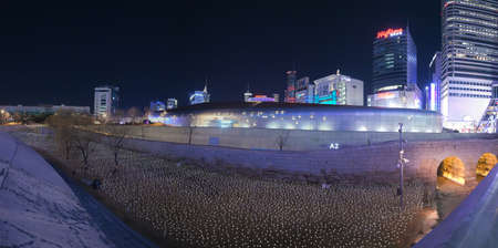 Seoul, Korea - Dec 7, 2018 :  LED rose garden at Dongdaemun Design Plaza in winter season this time is very cold and nearly snow and Christmas festivalのeditorial素材
