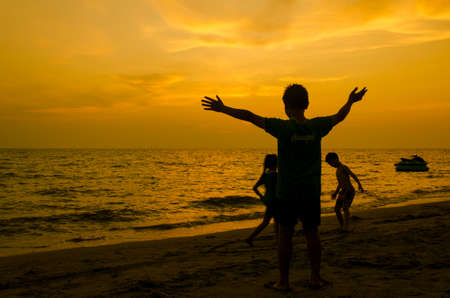 kid playing on the beach.の写真素材