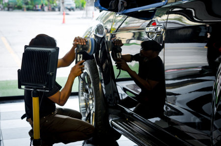 High-pressure heat steam sterilizes vehicle air vent
