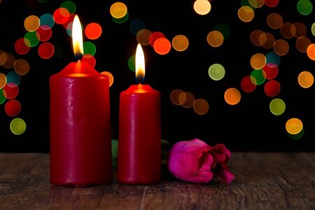 Candle light closeup with bokeh pattern and dark backgroundの写真素材