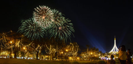 Colorfulâ Fireworks Festivalâ Event Celebration at Suanluangâ Ramaâ IXâ Parkâ inâ Bangkok, Thailand.の写真素材