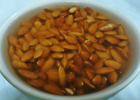Raw almonds in waterの素材
