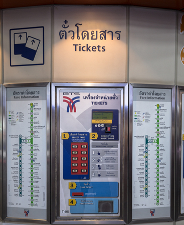 Ticket machine of the BTS skytrain, the machine accept only coin of thai money bath. On the board will show all of the stations along with the cost of the ticket. Daily passengers of BTS skytrain is around 700,000のeditorial素材