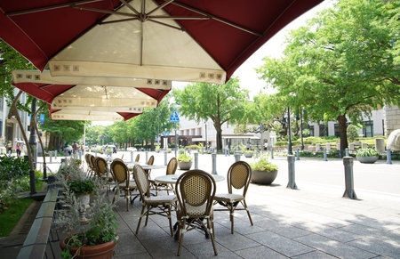 Resting place of tree-lined streets and Parkのeditorial素材