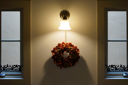 Wall lights and wreath decorations in the roomの写真素材