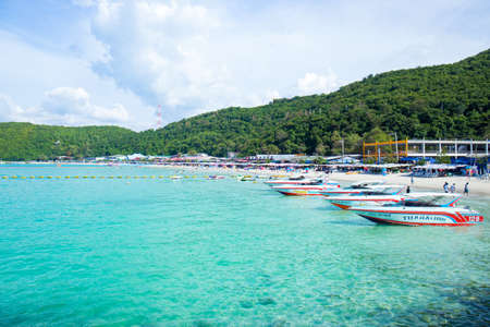 Chon Buri THAILAND - January 8 2018 : Speedboat parking at the beach, mountain background and sky,Tawaen beach Koh Larn Pattaya Thailandのeditorial素材