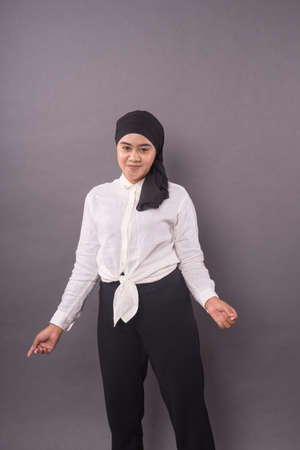 Portraiture of young asian girl wearing turban.Studio shot.の写真素材