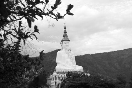 Black and White Amazing Beautiful Big White Buddha Statue Wat, Thailandのeditorial素材