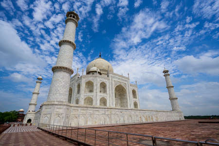 Taj mahal landmark agra india Dramaticのeditorial素材
