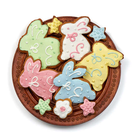 easter gingerbread in wooden plate on white backgroundの写真素材