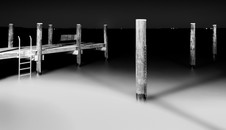 The fishing pier in Havre de Grace, Maryland at night.の写真素材