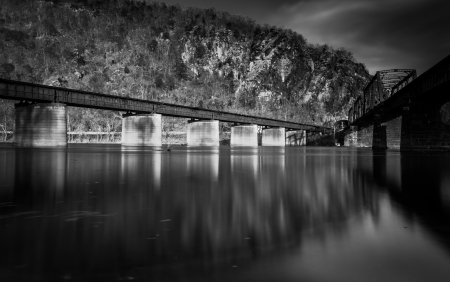 Train bridges crossing the Potomac River, in Harper's Ferry, West Virginia.の写真素材