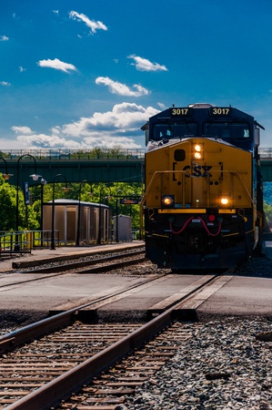 A CSX train approaching a road crossing in Brunswick, Maryland.のeditorial素材