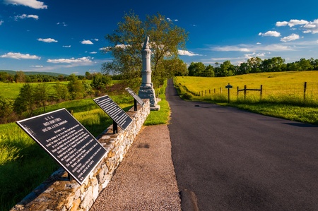 Educational signs and a statue along a road in Antietam National Battlefield, Maryland.のeditorial素材