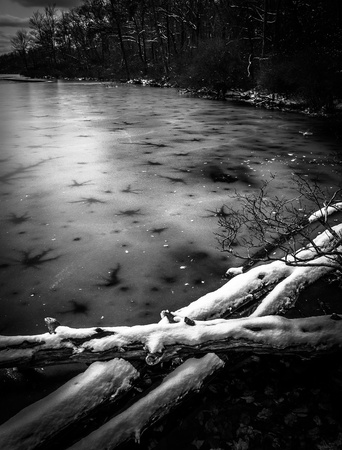 Snow and ice on Sunfish Pond, along the Appalachian Trail in Delaware Water Gap National Recreational Area, New Jerseyの写真素材