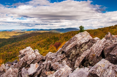 Autumn view of the Blue Ridge Mountains from the boulder-covered summit of Blackrock, in Shenandoah National Park, VA.の写真素材