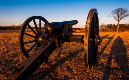 Cannon at sunset, Manassas National Battlefield Park, Virginia.のeditorial素材