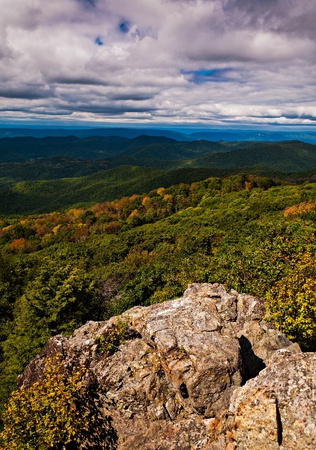 Early autumn view of the Blue Ridge Mountains from Bearfence Mountain, Shenandoah National Park, Virginia.の写真素材