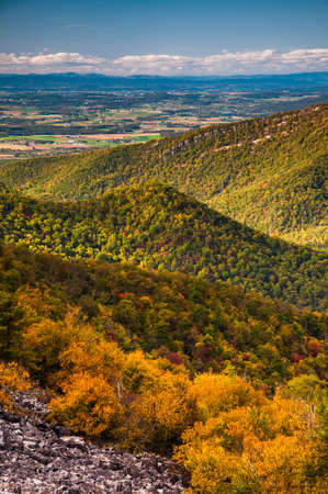 View of the Appalachian Mountains and Shenandoah Valley from Blackrock Summit, along the Appalachian Trail in Shenandoah National Park, Virginia.の写真素材