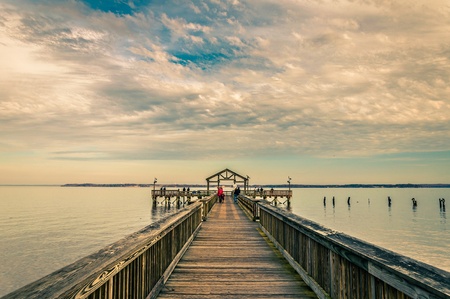 Fishing pier on the Potomac River in Leesylvania State Park, Virginia.のeditorial素材