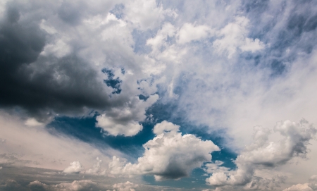 Clouds in a  dramatic, stormy summer sky.の写真素材