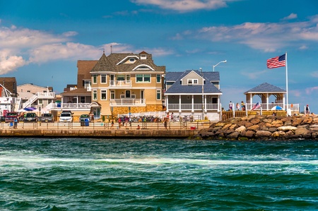 Beach houses along the inlet in Point Pleasant Beach, New Jersey.のeditorial素材