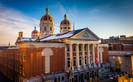Evening light on the York County Courthouse, in downtown York, Pennsylvania.の写真素材