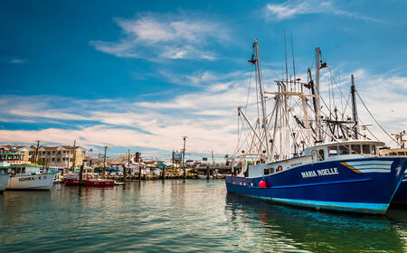 Ships in the harbor at Point Pleasant Beach, New Jersey.のeditorial素材